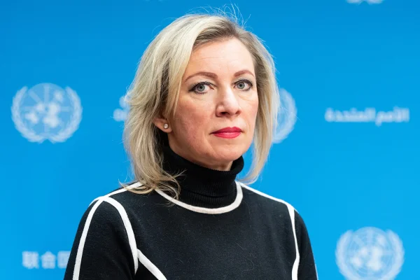 Zaharova, ironii pe net, pe tema episodului cu soții Macron la Hanoi