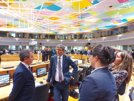 Virgil Popescu: Există cu adevărat voinţă politică, la nivelul Uniunii Europene, de a renunţa definitiv la gazul rusesc? Dacă ne dorim cu adevărat să eliminăm treptat dependenţa de gazul rusesc, trebuie să acţionăm coerent