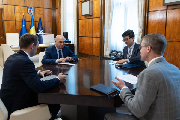 Premierul Ilie Bolojan: „Întâlnire productivă astăzi cu însărcinatul cu afaceri Michael Dickerson de la Ambasada SUA”