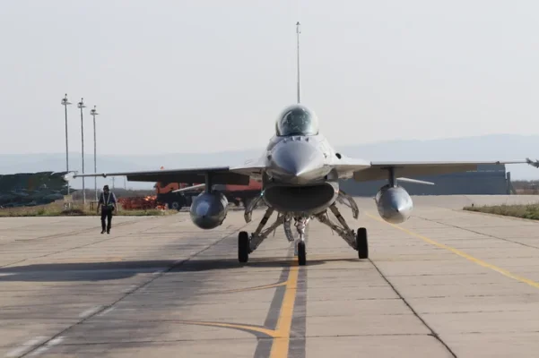 Forțele Aeriene Române vor apăra spațiul aerian național și cel aliat cu avioane F-16. Anunțul ministrului Apărării