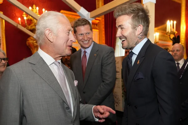 David Beckham va primi titlul de cavaler, din partea Regelui Charles