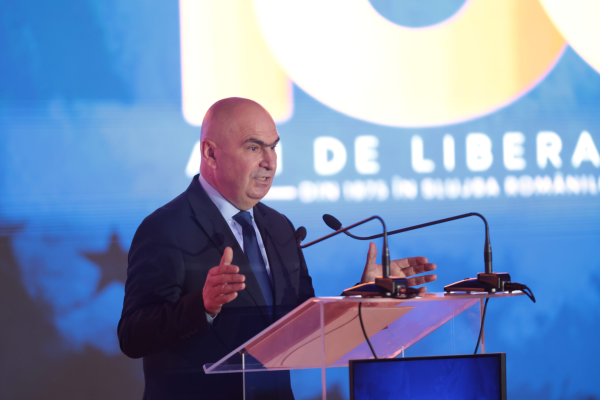 Ședință la PNL. Partidul își reduce conducerea la jumătate