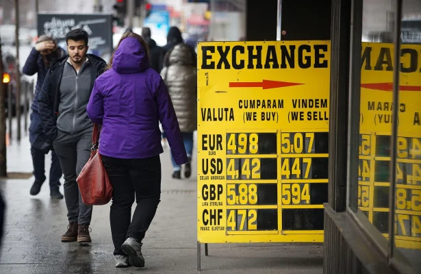 Moody's schimbă perspectiva României la „negativă”. Agenția de rating invocă reformele fiscale amânate și mediul politic intern turbulent
