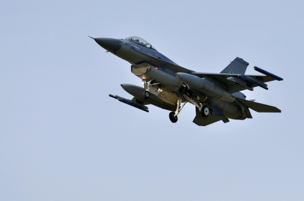 Un avion de vânătoare american F-16 a interceptat un avion civil care a încălcat spațiul aerian restricționat deasupra clubului de golf Bedminster al lui Donald Trump