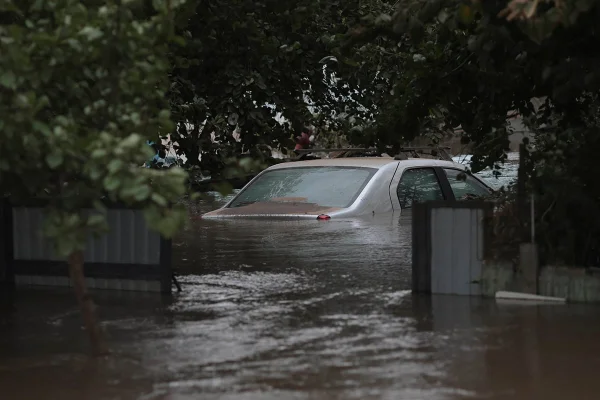 METEO Cod roşu de ploi torenţiale în judeţele Argeş, Prahova şi Dâmboviţa / În zonele vizate în ultima oră s-au acumulat deja cantităţi mari de apă