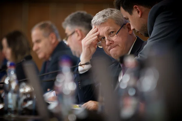 Pericolul nu a trecut: localități sub ape, în Covasna și Brașov. Predoiu, Arafat și Fechet merg în zonele cu probleme