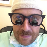 Un chirurg italian, medic-șef la un spital din Bologna, pleacă în concediu în fiecare an pentru a opera gratuit în țări sărace / În acest an este în Camerun / „Tratez oameni care nu au văzut niciodată un medic”