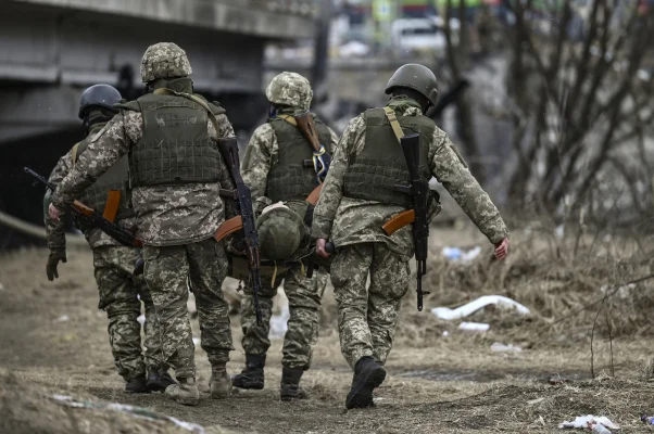 Rusia afirmă că a încheiat predarea către Ucraina a corpurilor soldaţilor ucişi. Continuă schimburile de prizonieri şi răniţi