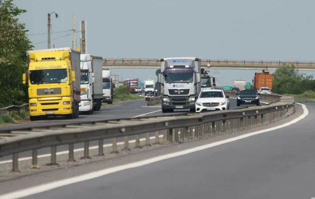 Camioanele nu au voie să circule în perioada Rusaliilor pe Autostrada Soarelui și Valea Oltului