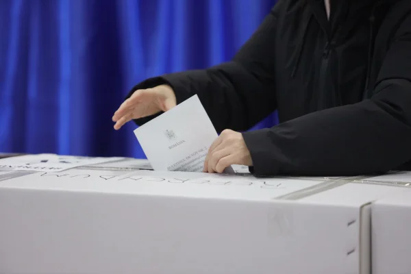 DIASPORA votează. Peste 300.000 de persoane, prezente la secţiile din afara ţării / Diferența MOMENTULUI față de primul tur