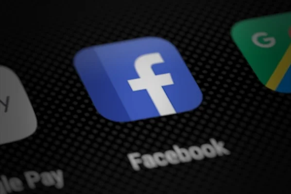 Atenție dacă scrii pe Facebook! Poți fi considerat ”actor politic”