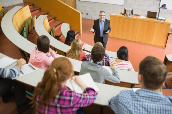 Incident îngrozitor la UBB. Un student a agresat mai multe cadre didactice după ce a fost prins copiind la examen