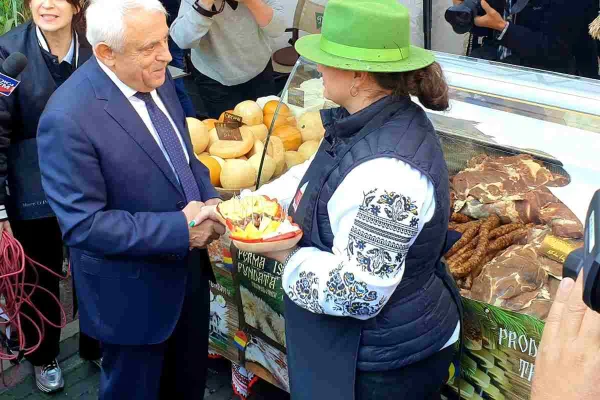 Petre Daea: Este de neconceput să oprim creşterea porcilor în gospodăriile populaţiei