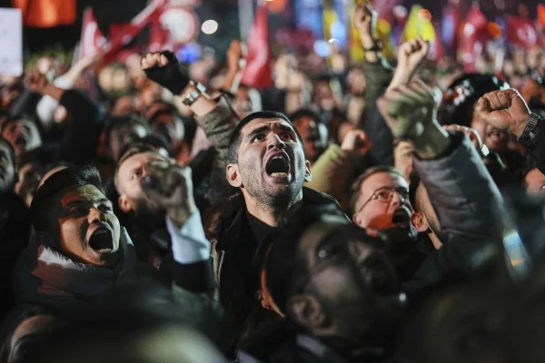 Mișcări ample de stradă în Turcia, după arestarea lui Ekrem Imamoglu. Primarul din Istanbul e principalul opozant al lui Erdogan