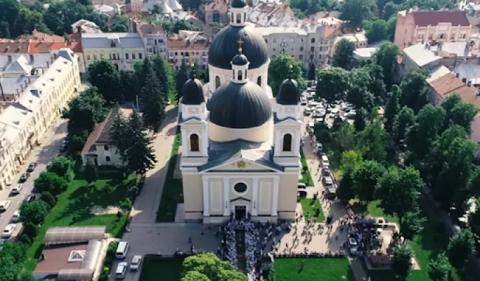 Conflict la Catedrala Metropolitană din Cernăuţi între cele două facțiuni ale ortodocșilor ucraineni / Mai multe persoane, printre care şi preoţi, au fost rănite