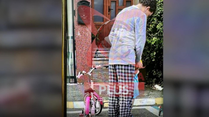 Uluitor! Comandatul super, în papuci și halat. Imaginile zilei