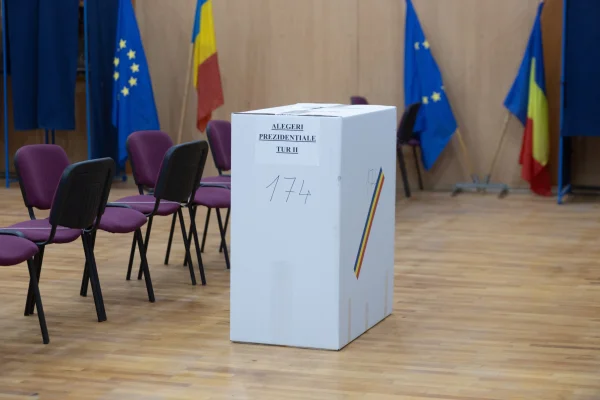Profilul votanților din turul 2. Cu cine au votat alegătorii lui Antonescu, Ponta și Lasconi în turul 2? Nicușor Dan a fost votat masiv de femei și cei cu studii superioare