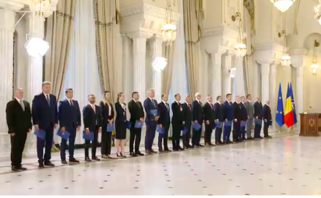 Noul Guvern depune jurământul de învestitură în fața lui Nicușor Dan. Miniștrii, băgați în ședință de Ilie Bolojan imediat după ceremonia de la Cotroceni LIVE VIDEO