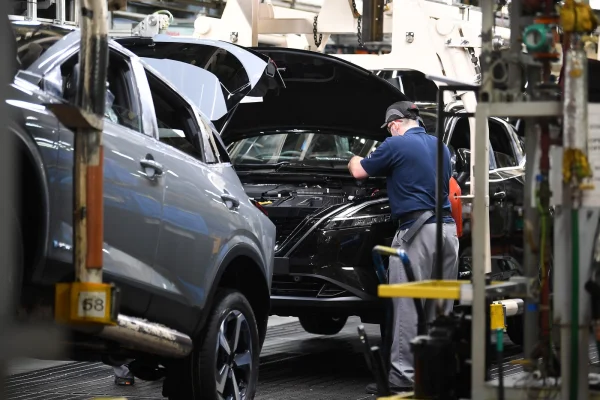 Furnizorii europeni de componente auto au închis unele uzine, după ce China a restricţionat exporturile de metale rare