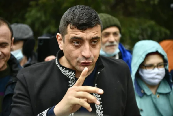 George Simion trage la foc automat în instituțiile statului, presă și Nicușor Dan. ”Nu mai poate, precum ANAF și Poliția Economică și alte 38 de instituții, să ne facă să ne fie frică”