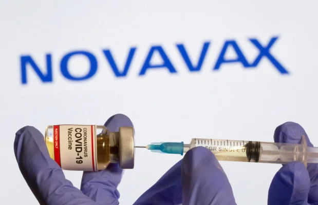 Novavax prezintă rezultate promițătoare pentru noul vaccin combinat COVID-gripă destinat adulților în vârstă
