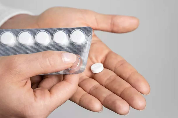 Studiu: Oamenii de ştiinţă au produs paracetamol din deşeuri plastice