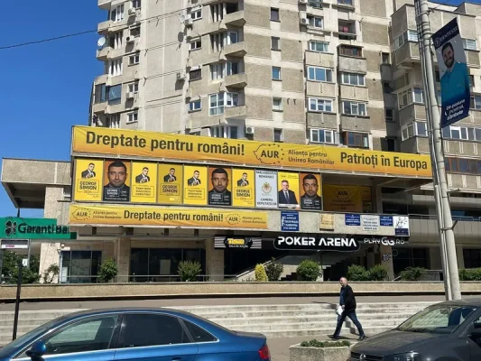 BEC a decis ca afișele lui George Simion din Iași să fie scoase: AUR se consideră mai presus de lege
