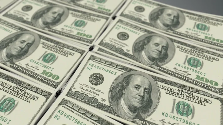 Dolarul – începutul unei posibile crize? Impactul politicilor comerciale americane asupra României