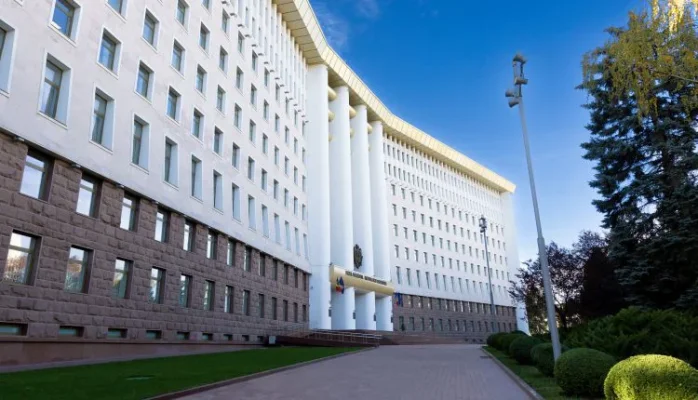 Sondaj: Trei partide și două blocuri electorale ar urma să ajungă în viitorul Parlament al Republicii Moldova