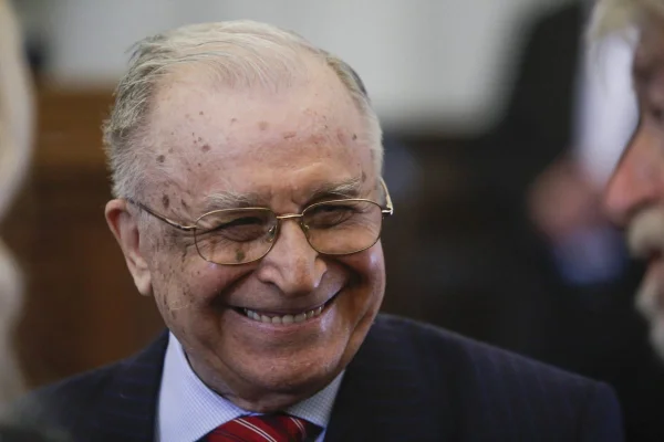 Ion Iliescu, internat la Spitalul SRI Agrippa Ionescu, pentru investigații de rutină (surse)