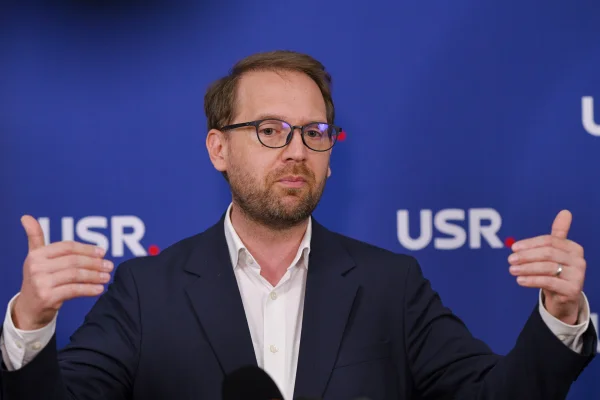 Votul în USR privind intrarea la guvernare, AMÂNAT din cauza tensiunilor dintre Nicușor Dan și Ilie Bolojan