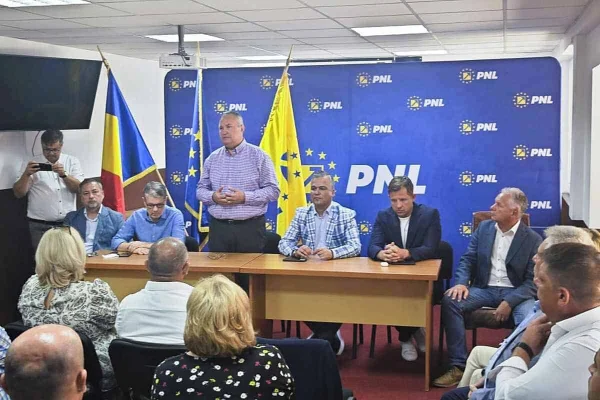Ciucă după reuniunea liderilor PNL de la Brașov: “Ne regrupăm şi atacăm pe altă direcţie”