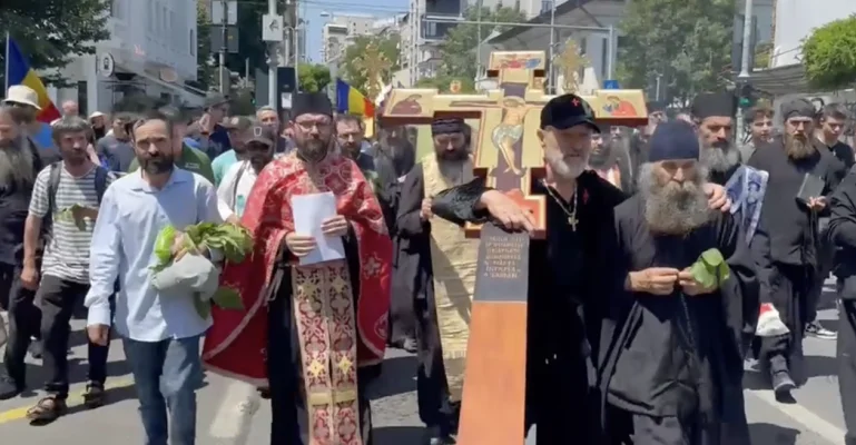 Gigi Becali a sfințit Calea Victoriei, pe drumul unde a avut loc marșul Pride