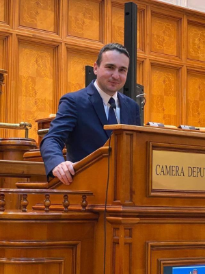 Deputat PSD: Pot să vă spun 100% că nu vom vota această moţiune de cenzură, dar luăm în considerare un vot de abţinere / În loc de să tăiem privilegii şi sinecuri, din păcate a trebui să impozităm pensii, să creştem TVA