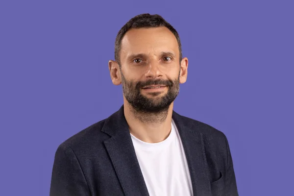 România la muncă în 2025: după un an electoral prelungit, incluziunea avansează, dar 1 din 7 angajați se retrage în tăcere