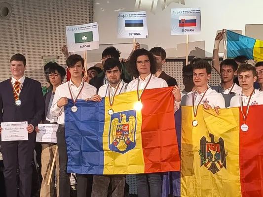 Două medalii de aur și trei de argint pentru elevii români, la Olimpiada Europeană de Fizică 2025