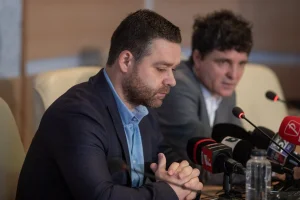 Ciprian Ciucu, despre o eventuală candidatură la Primăria Capitalei: Valul de popularitate pe care îl are Nicuşor Dan poate poate influența alegerea noului primar. Eu aș vrea să fiu ales pentru viziunea mea şi nu să mă ascund după pantaloni domniei sale