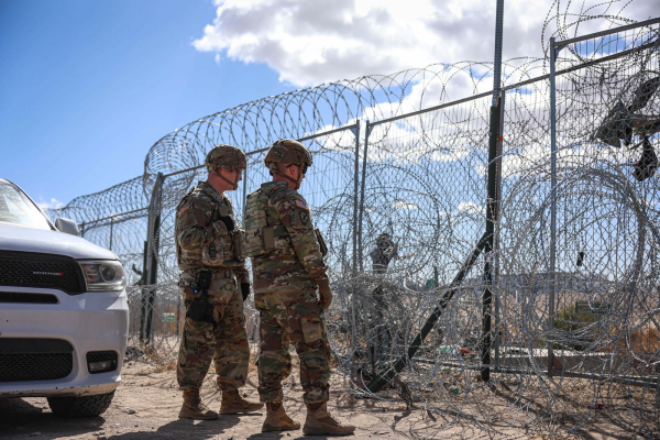 Autoritățile americane lucrează la MILITARIZAREA unor lungi porțiuni din granița cu Mexicul. Numărul de arestări, la cel mai mic nivel în 60 de ani