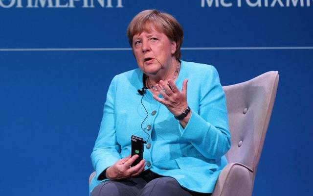 Merkel spune că lui Trump îi place să fie în centrul atenţiei şi a povestit cum nu a vrut să dea mâna cu ea în faţa camerelor, dar a făcut-o după aceea: „Europenii nu trebuie să se lase intimidaţi”