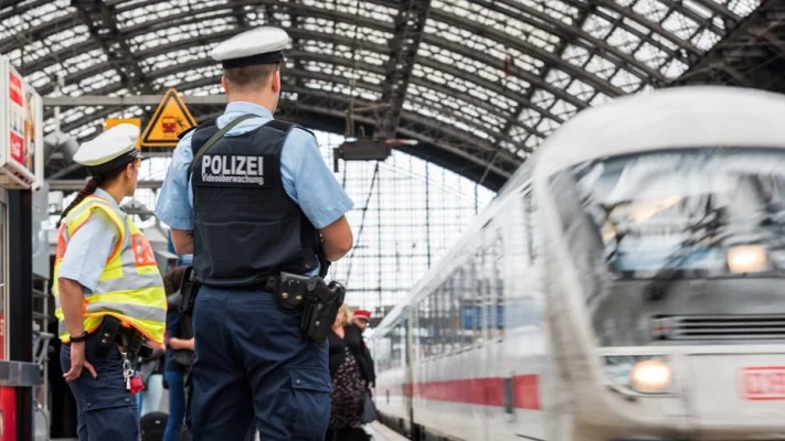 Controale mai stricte la frontiere în Germania: Poliţia a respins sau returnat aproape 6.200 de persoane de la începutul lunii mai
