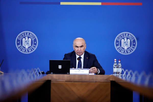 Mână liberă la adoptarea măsurilor de austeritate. Primele două ordonanţe adoptate de Guvernul Bolojan