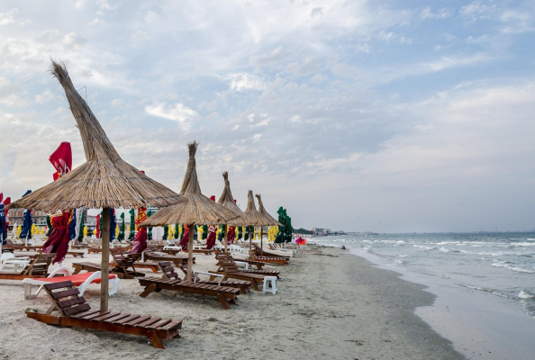Cât costă o vacanță pe litoralul românesc în 2025: de ce fug turiștii în Grecia și Bulgaria