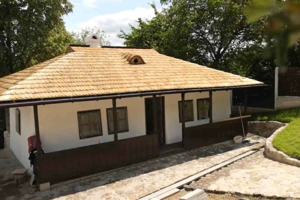 La Bojdeuca lui Ion Creangă lucrările de reabilitare și restaurare sunt aproape finalizate, anunță Costel Alexe, președinte CJ Iași