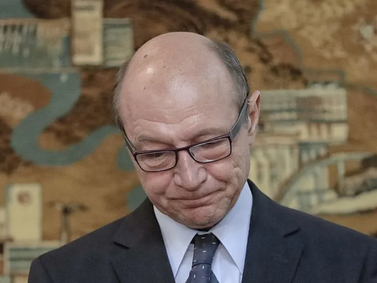 Traian Băsescu îşi primeşte înapoi, de la CCR, privilegiile de fost şef de stat