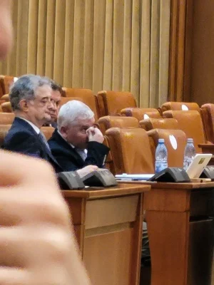 UPDATE Scandal în Parlamentul României. A apărut filmul bătăii din Parlament dintre Florin Roman şi Dan Vîlceanu. „Voi depune plângere penală împotriva deputatului huligan!”