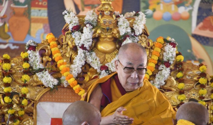 Dalai Lama promite că nu va fi ultimul lider al budismului tibetan. Luptă intensă privind succesiunea sa