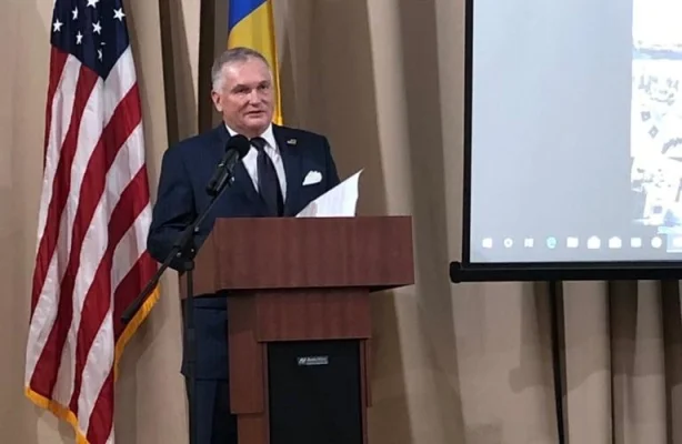 VIDEO Fostul ambasador al Statelor Unite la București, Adrian Zuckerman: Sunt 1400 de companii ale statului / Majoritatea din ele trebuie desființate, sunt pierderi acolo de miliarde de euro anual / România ar putea fi primită înapoi în Visa Waiver până la sfârșitul anului – INTERVIU